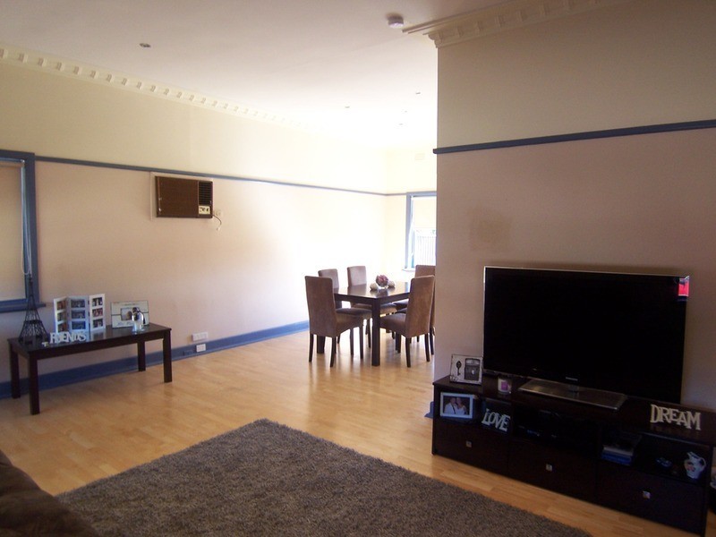 8 Margaret Crescent, Flora Hill VIC 3550