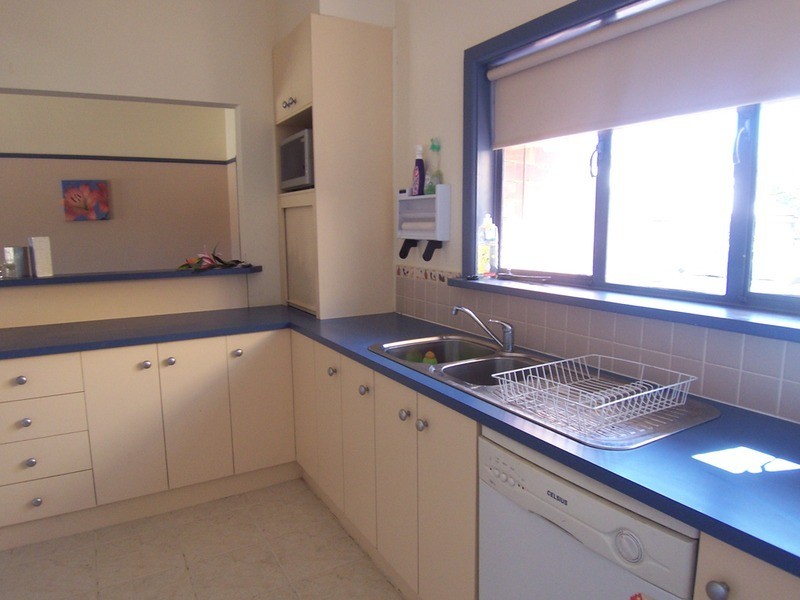 8 Margaret Crescent, Flora Hill VIC 3550