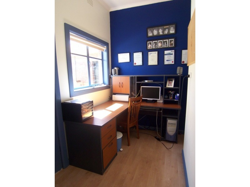 8 Margaret Crescent, Flora Hill VIC 3550