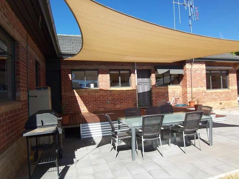 8 Margaret Crescent, Flora Hill VIC 3550