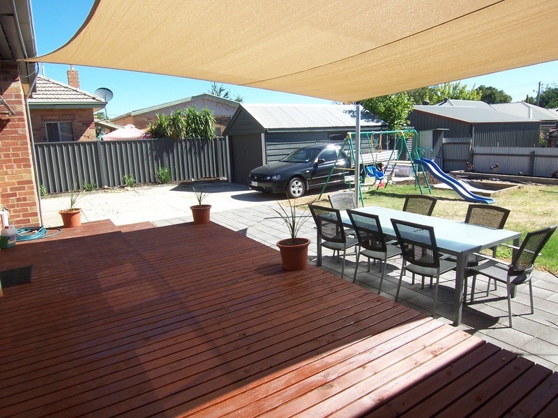 8 Margaret Crescent, Flora Hill VIC 3550