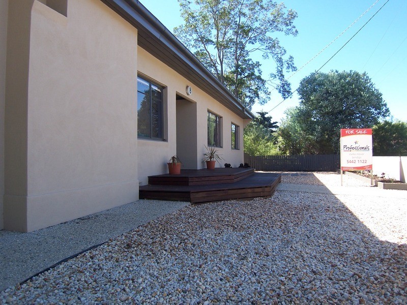 8 Margaret Crescent, Flora Hill VIC 3550