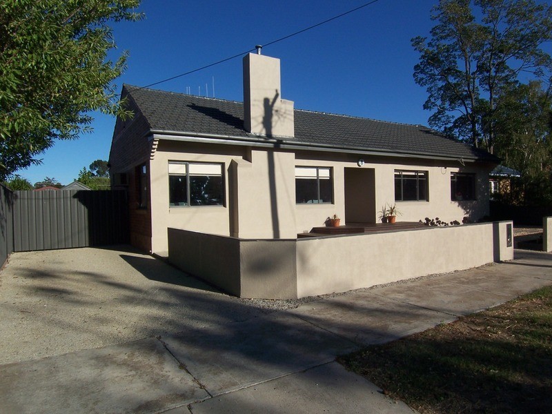 8 Margaret Crescent, Flora Hill VIC 3550