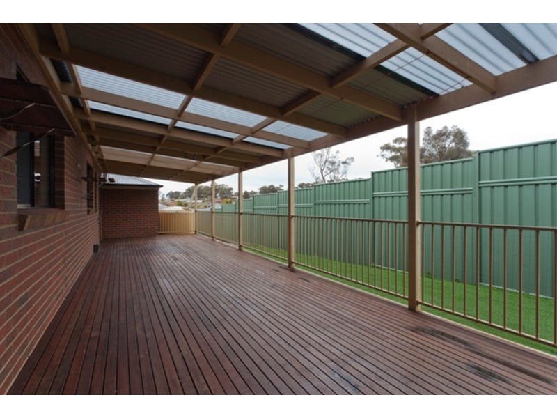 2 Park Terrace, Kangaroo Flat VIC 3555