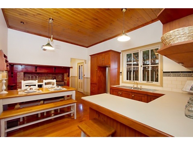 7 Curtin  Street, Flora Hill VIC 3550