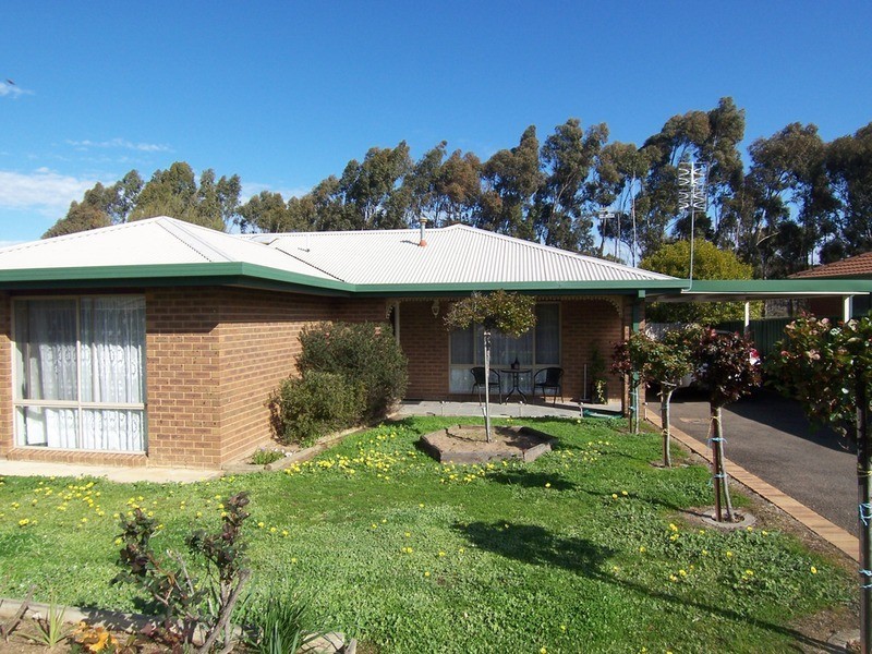 94 Gill Avenue, California Gully VIC 3556