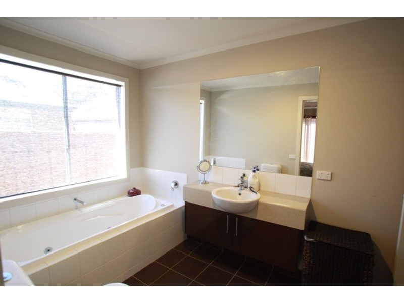 8 Mias Way, Epsom VIC 3551