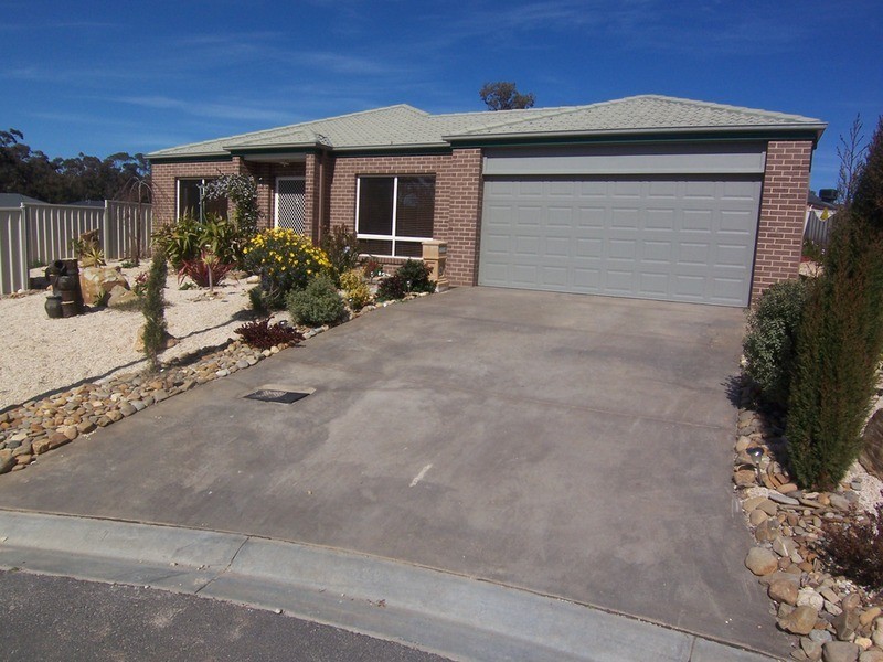 5 Kirri Close, Kangaroo Flat VIC 3555