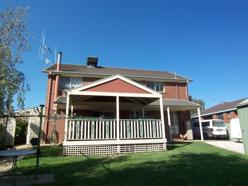 4 Davey Close, Flora Hill VIC 3550