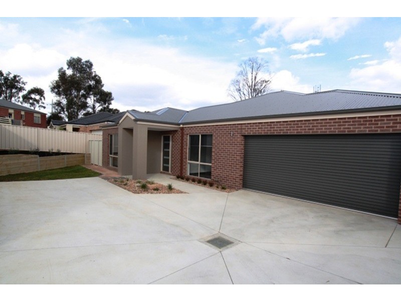 2/213 Aspinal  Street, Kangaroo Flat VIC 3555