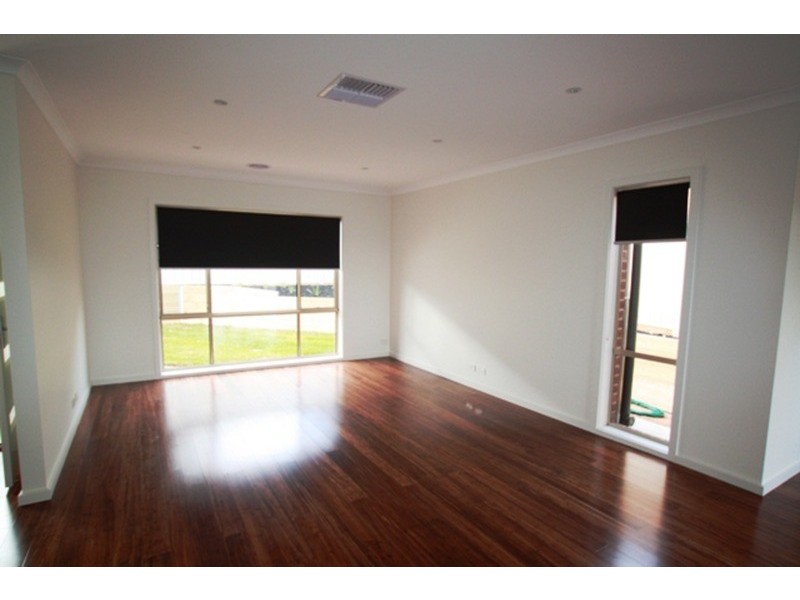 2/213 Aspinal  Street, Kangaroo Flat VIC 3555