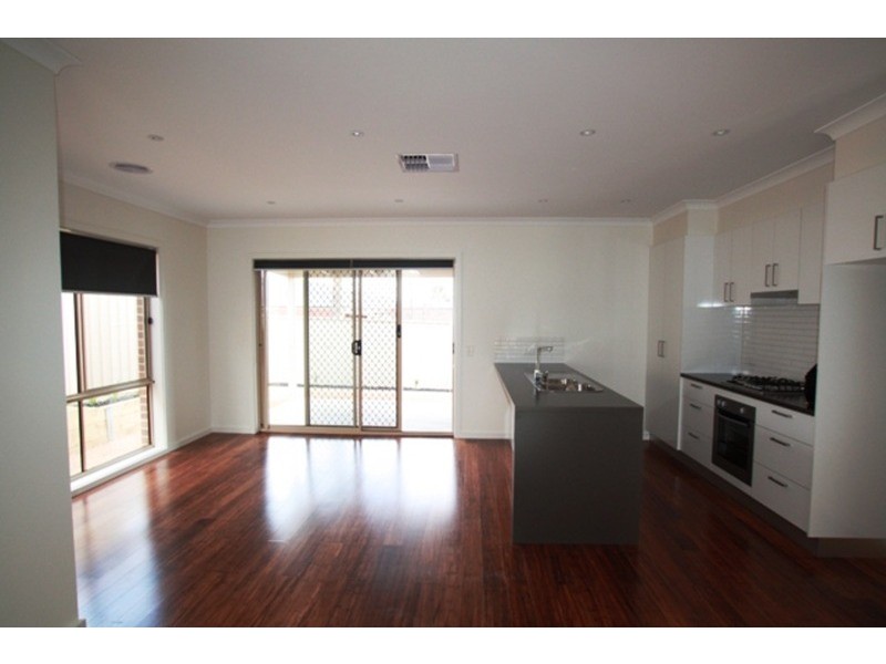 2/213 Aspinal  Street, Kangaroo Flat VIC 3555