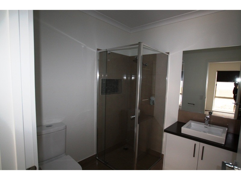 2/213 Aspinal  Street, Kangaroo Flat VIC 3555
