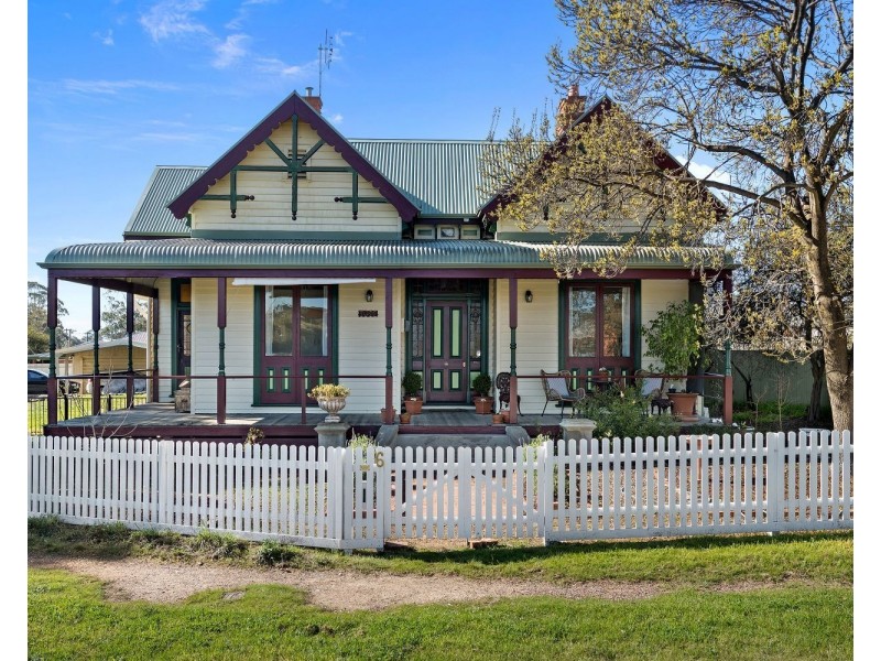 6 Butts Road, Eaglehawk VIC 3556