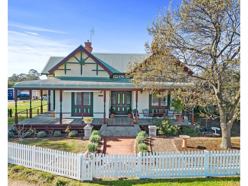 6 Butts Road, Eaglehawk VIC 3556