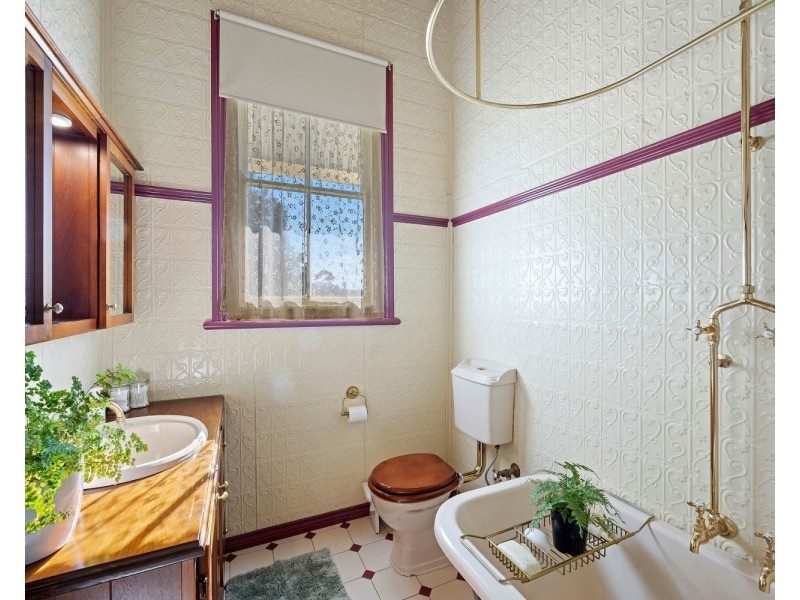 6 Butts Road, Eaglehawk VIC 3556