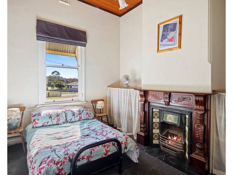 6 Butts Road, Eaglehawk VIC 3556
