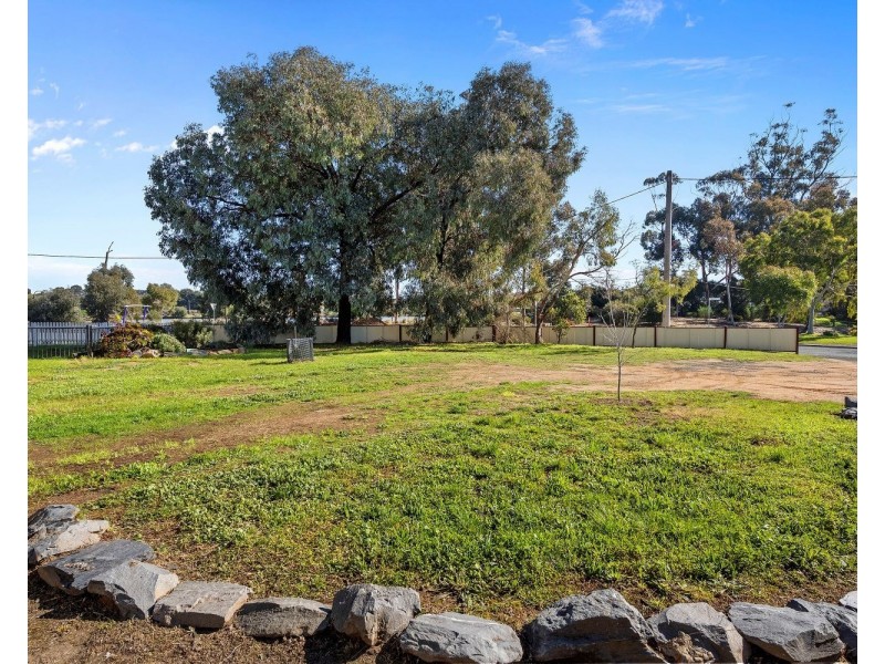 6 Butts Road, Eaglehawk VIC 3556