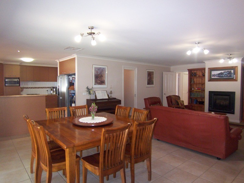 69 Amara Way, Kangaroo Flat VIC 3555