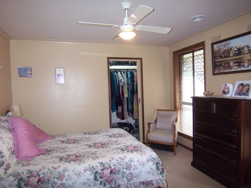 5 Herbert Avenue, Strathdale VIC 3550