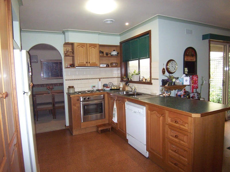 5 Herbert Avenue, Strathdale VIC 3550