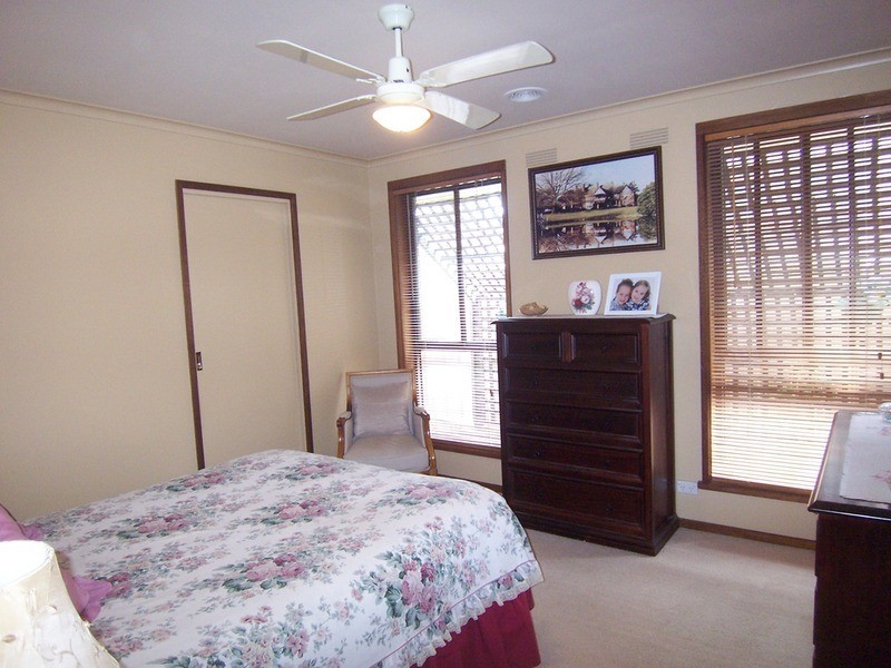 5 Herbert Avenue, Strathdale VIC 3550