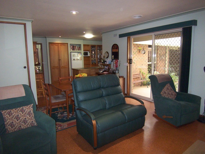 5 Herbert Avenue, Strathdale VIC 3550