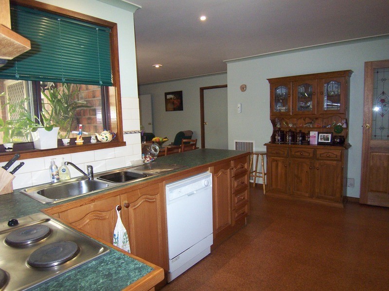 5 Herbert Avenue, Strathdale VIC 3550