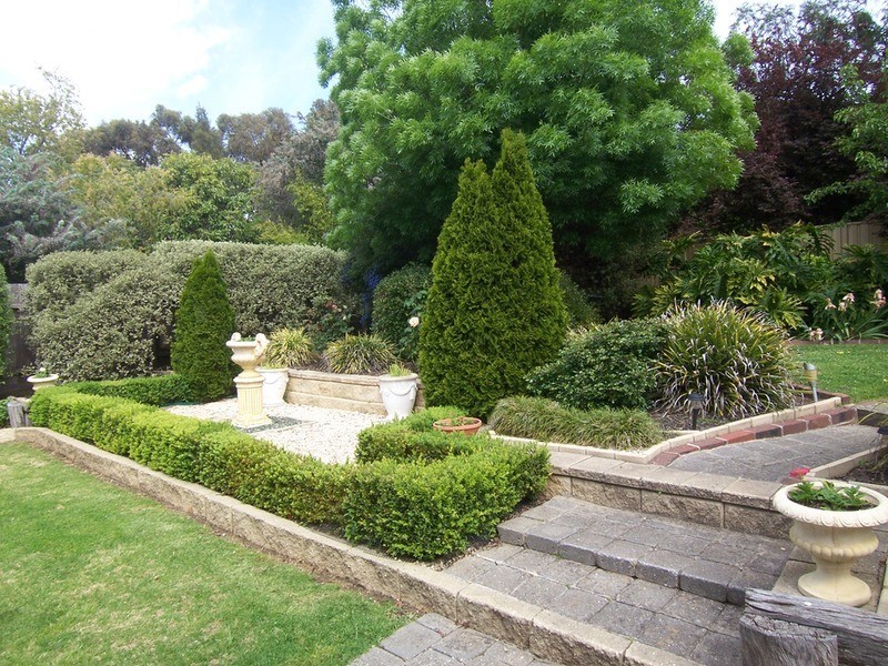 5 Herbert Avenue, Strathdale VIC 3550