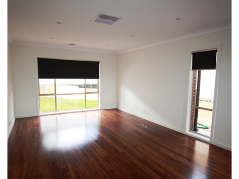 2/213 Aspinall Street, Golden Square VIC 3555