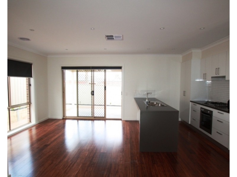 2/213 Aspinall Street, Golden Square VIC 3555