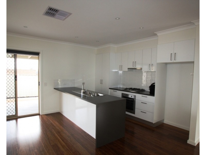 2/213 Aspinall Street, Golden Square VIC 3555