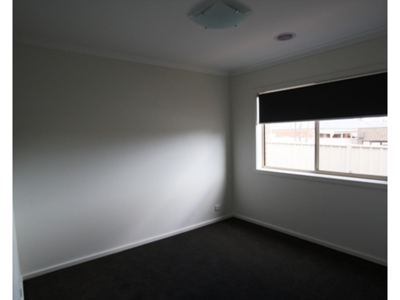 2/213 Aspinall Street, Golden Square VIC 3555