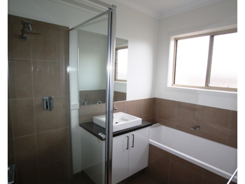 2/213 Aspinall Street, Golden Square VIC 3555