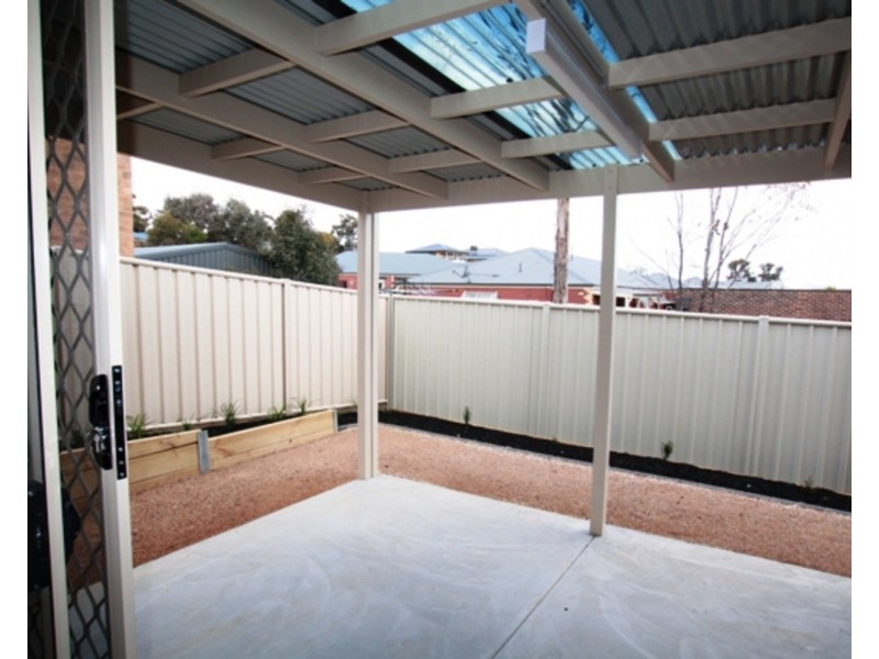 2/213 Aspinall Street, Golden Square VIC 3555