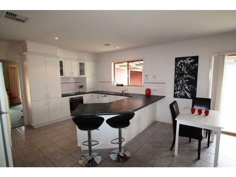 24 Warranwah Drive, Strathdale VIC 3550