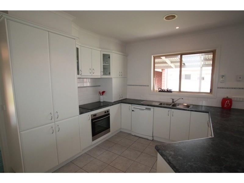 24 Warranwah Drive, Strathdale VIC 3550