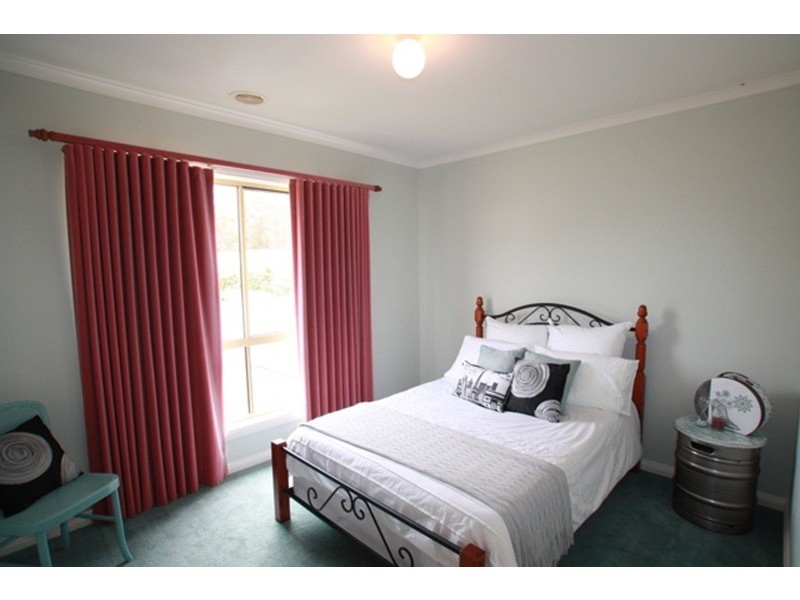 24 Warranwah Drive, Strathdale VIC 3550