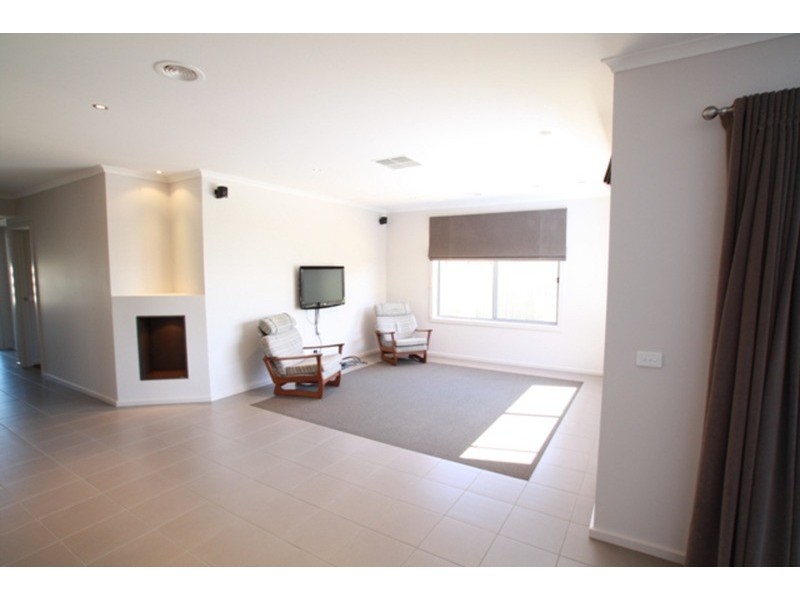 200 Station Street, Epsom VIC 3551