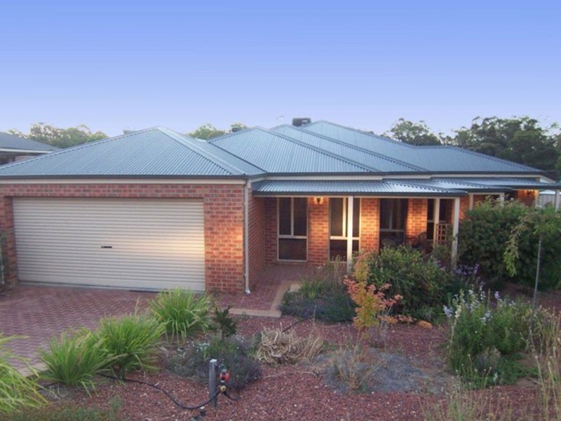 4 Kristy  Drive, Spring Gully VIC 3550