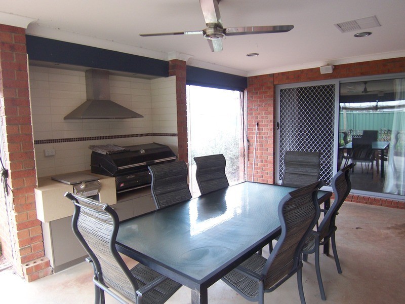 3 Rosea Court, Epsom VIC 3551