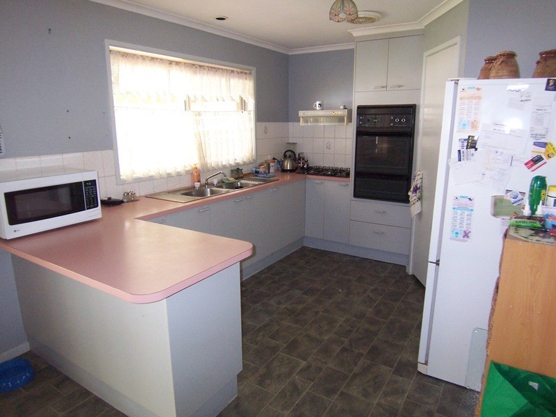 94 Gill Avenue, California Gully VIC 3556