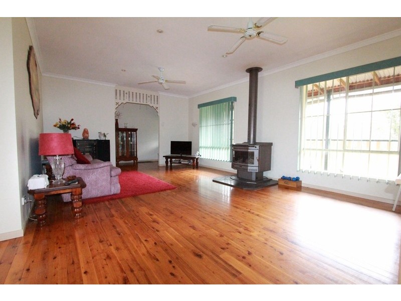 51 Hall Road, Heathcote VIC 3523