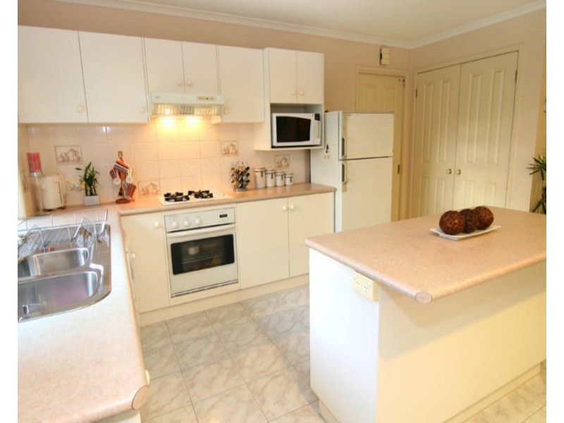 7 Barwon Drive, Strathdale VIC 3550
