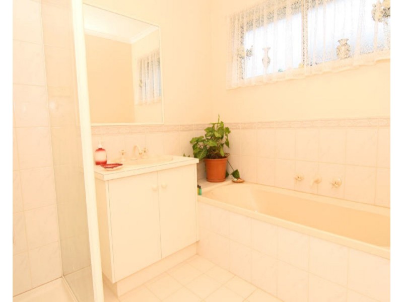 7 Barwon Drive, Strathdale VIC 3550