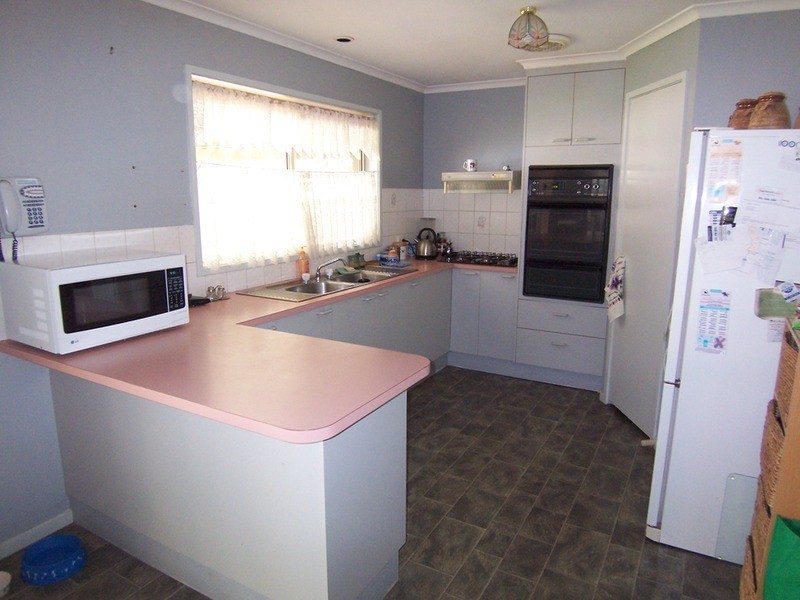 94 Gill Avenue, California Gully VIC 3556