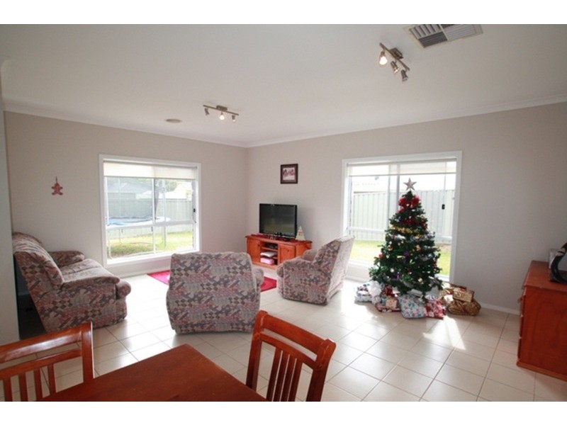 8 Emerald Avenue, White Hills VIC 3550