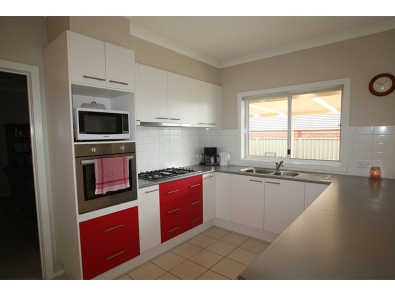 8 Emerald Avenue, White Hills VIC 3550