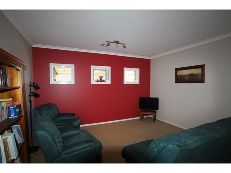 8 Emerald Avenue, White Hills VIC 3550