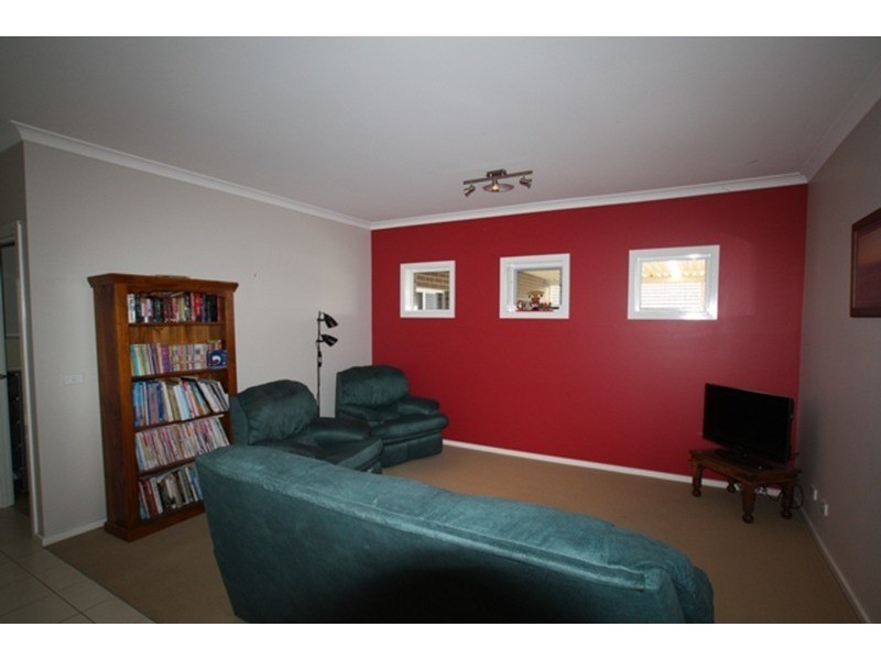 8 Emerald Avenue, White Hills VIC 3550